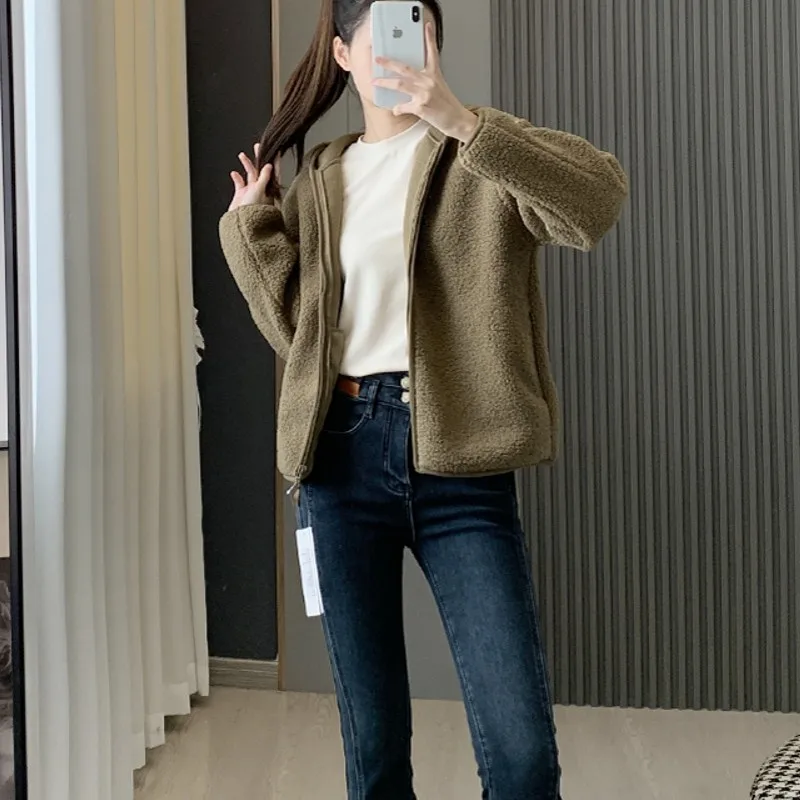 ยุโรปและอเมริกาขนแกะแกะคลุมด้วยผ้าความยาวกลางเสื้อกันหนาวหมวกสําหรับผู้หญิงฤดูใบไม้ร่วงและฤดูหนาวรายการใหม่พร้อมแจ็คเก็ตผ้ากํามะหยี่สําหรับผู้หญิง