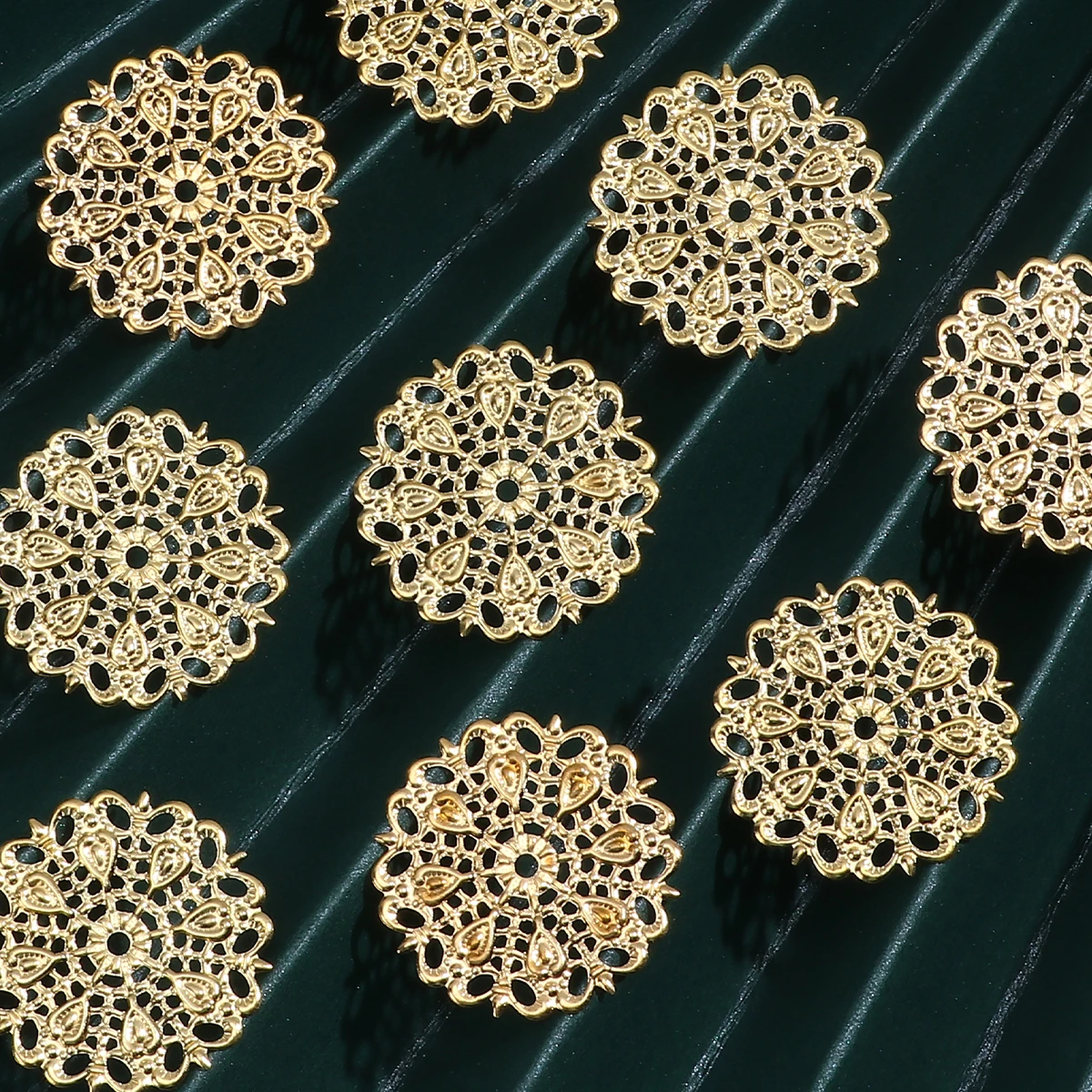 

30pcs DIY Hanging Pendant Plating Flower Pendants Hollow DIY Accessories for Hairpin Bracelet Earrings Metal Charm Jewelry Gifts