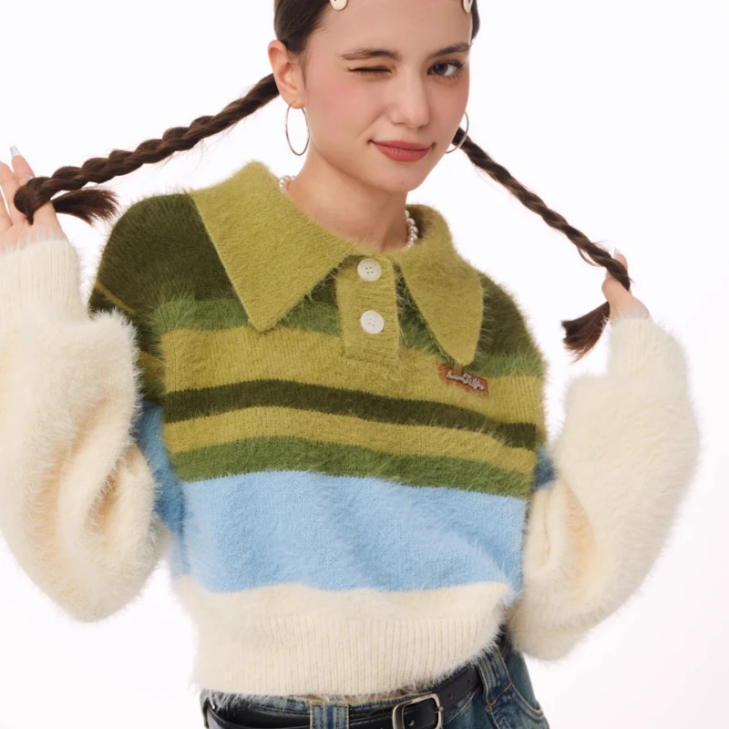 Nowa kolekcja Jesień Zima 2025: Krótki, elegancki sweter damski z kołnierzykiem polo, w stylu amerykańskim retro, z blokami kolorów i paskami.