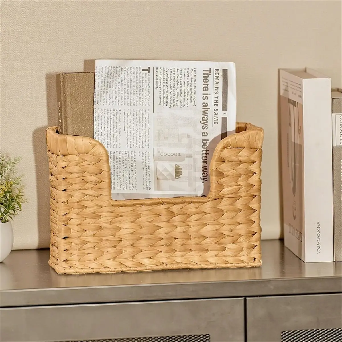 Set of 2 Magazine Holder Wall Basket Water Hyacinth Woven Mail Organizer, for Magazines, Letters, Magazine Rack