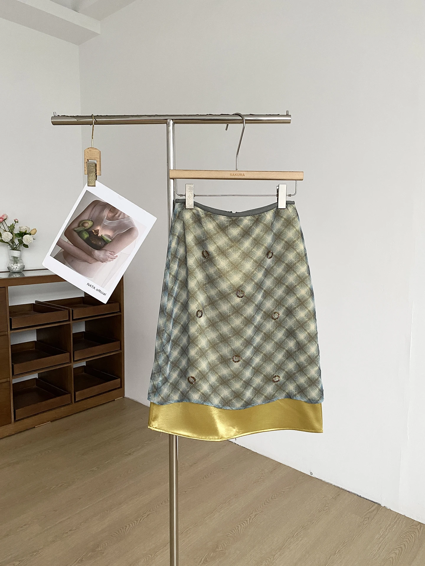 

Retro Plaid A-Line Skirt Women's High Waist Slimming Color Block Satin Splicing Mid-Length Skirt Elegant Summer Fashion