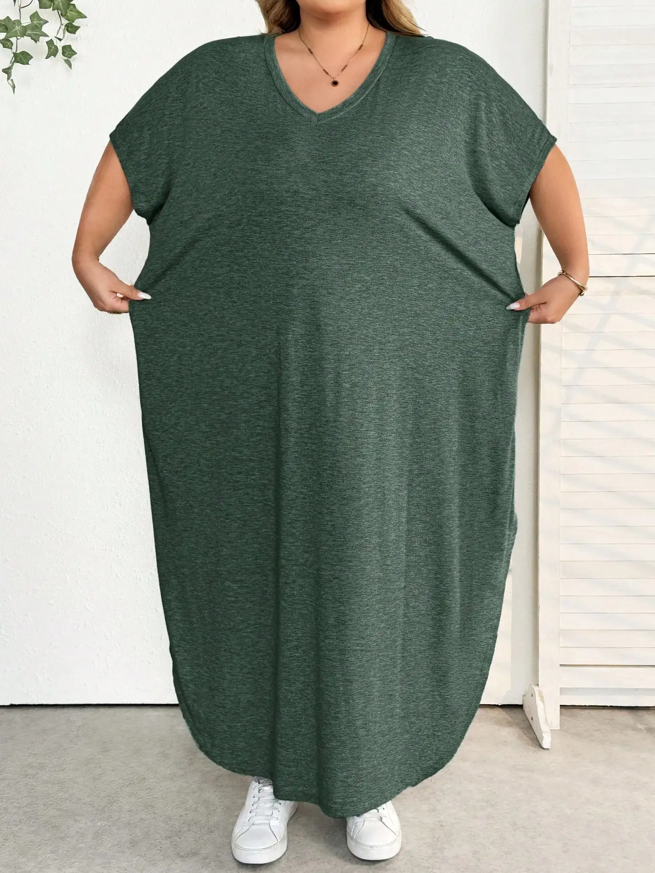 

Plus Size Solid V-Neck Bat Sleeve Pocket Casual Maxi Dress For Women