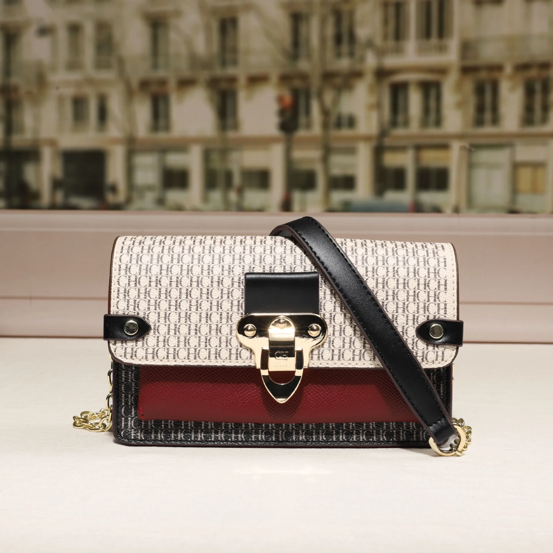 

‌Luxury Small Crossbody Bag for Women - Classic Letter Design Shoulder Bag, Trendy Mini Square Tote