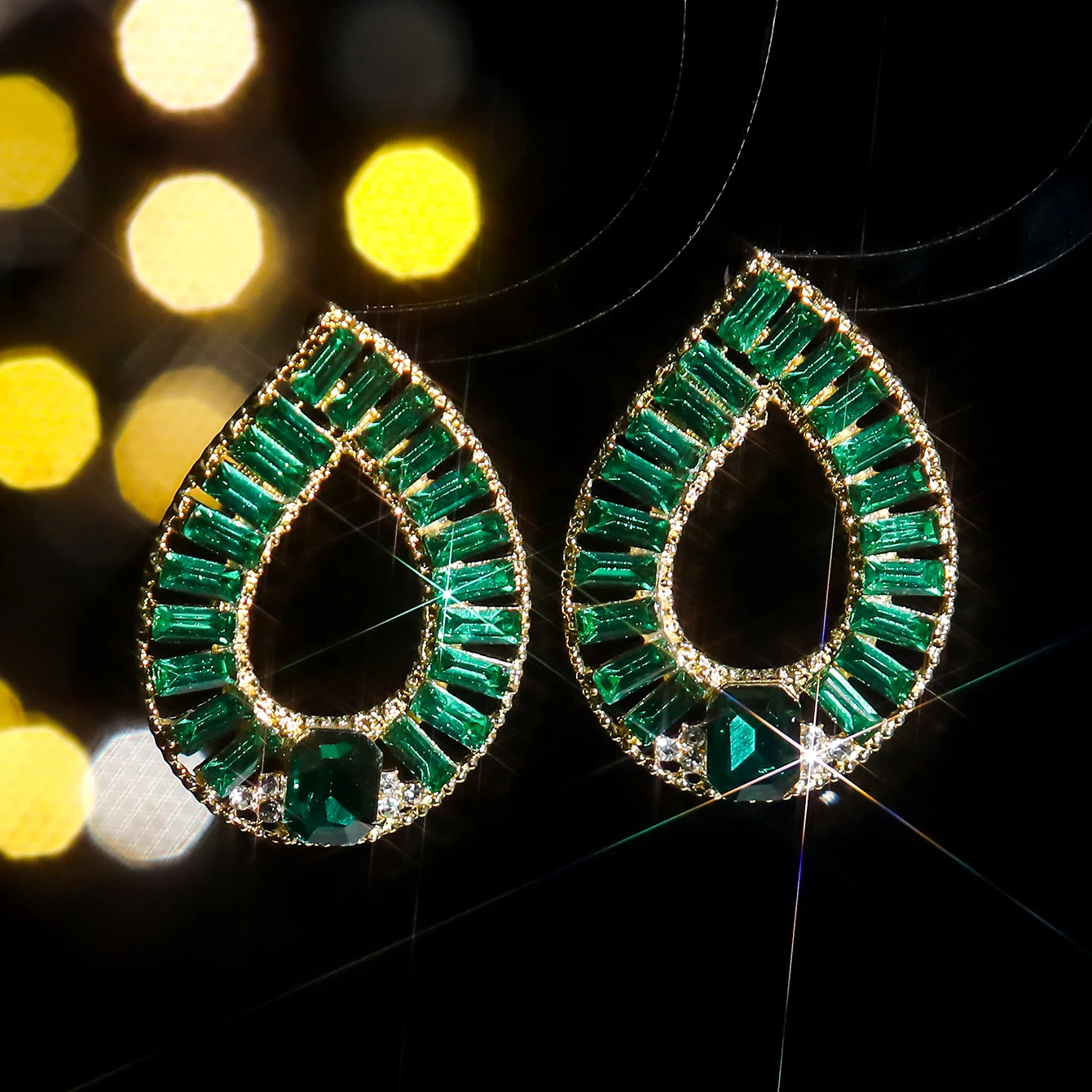 Shiny teardrop-shaped alloy with zirconia earrings female high-level sense of simplicity versatile temperament earrings