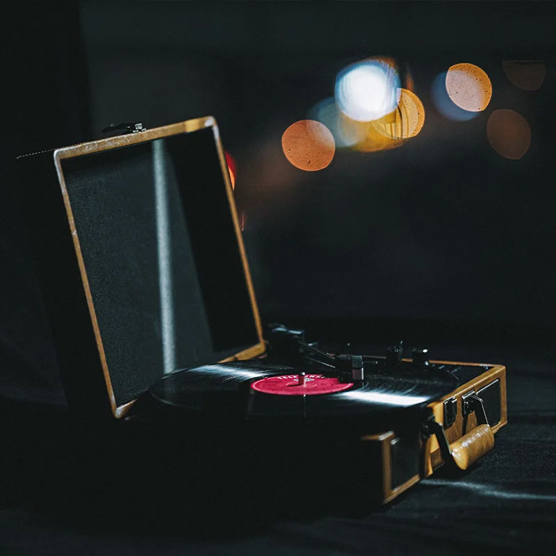 Dynamic magnetic head vinyl turntable machine old-fashioned phonograph retro record player bluetooth