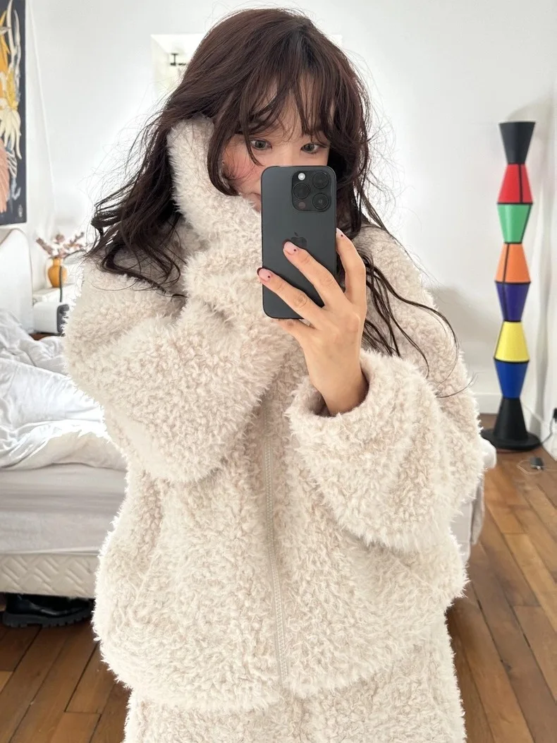 

Женский теплый меховой костюм Fletta2026: куртка на молнии с капюшоном и брюки, модный зимний комплект из двух предметов