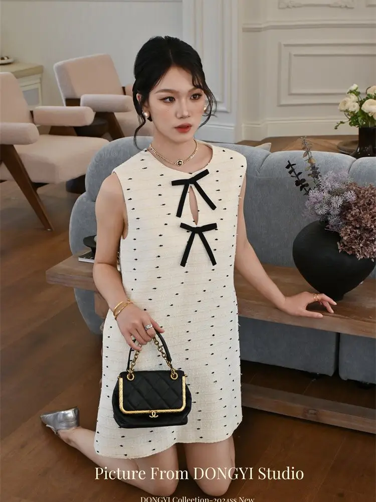 Nieuwe zomerstijl 2022, temperament in Franse stijl, Hepburn-geïnspireerd, zoete kleurblokkering, strik, uitgeholde jurk