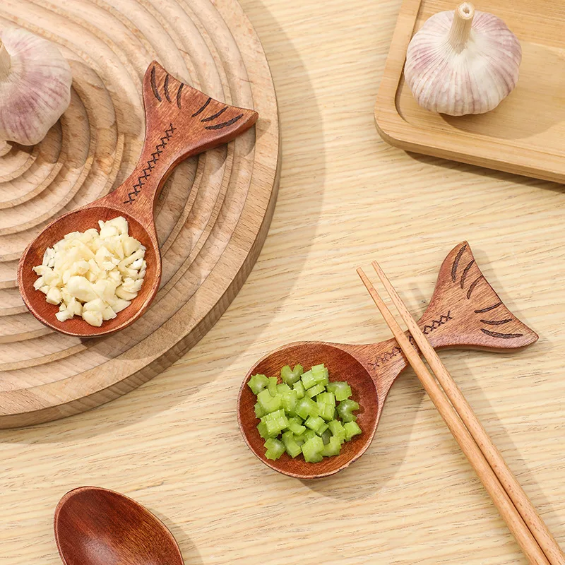 

Fish type nanmu spoon milk powder spoon sauce small plate wooden spoon