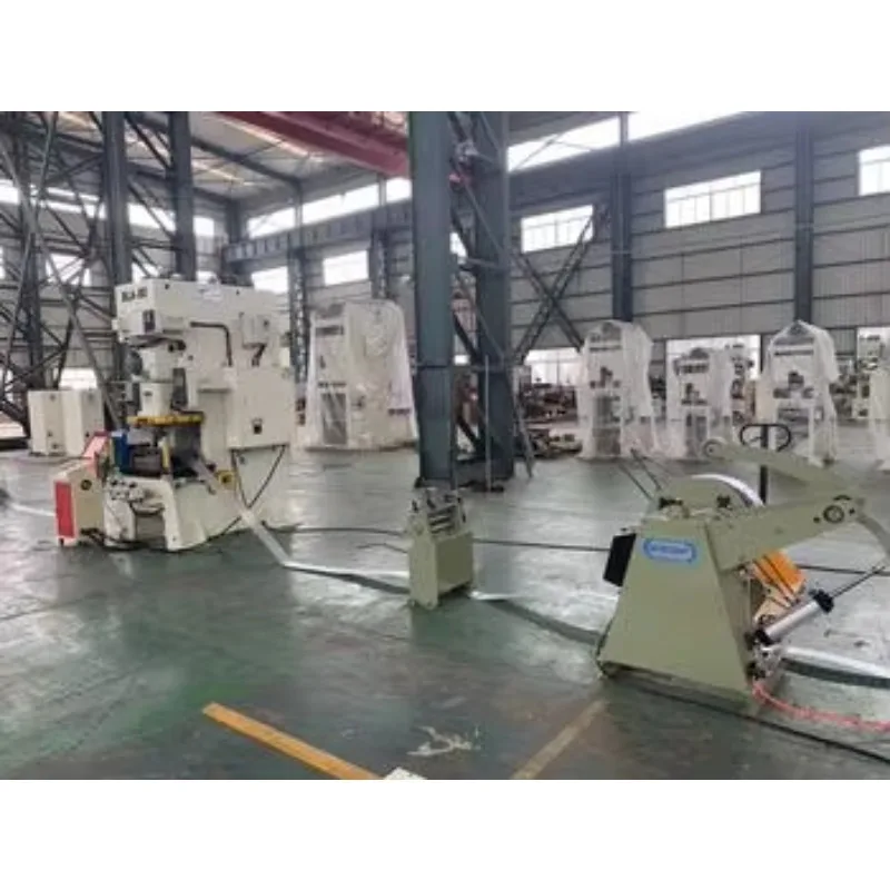 Linea punzonatrice automatica per alloggiamento più leggero