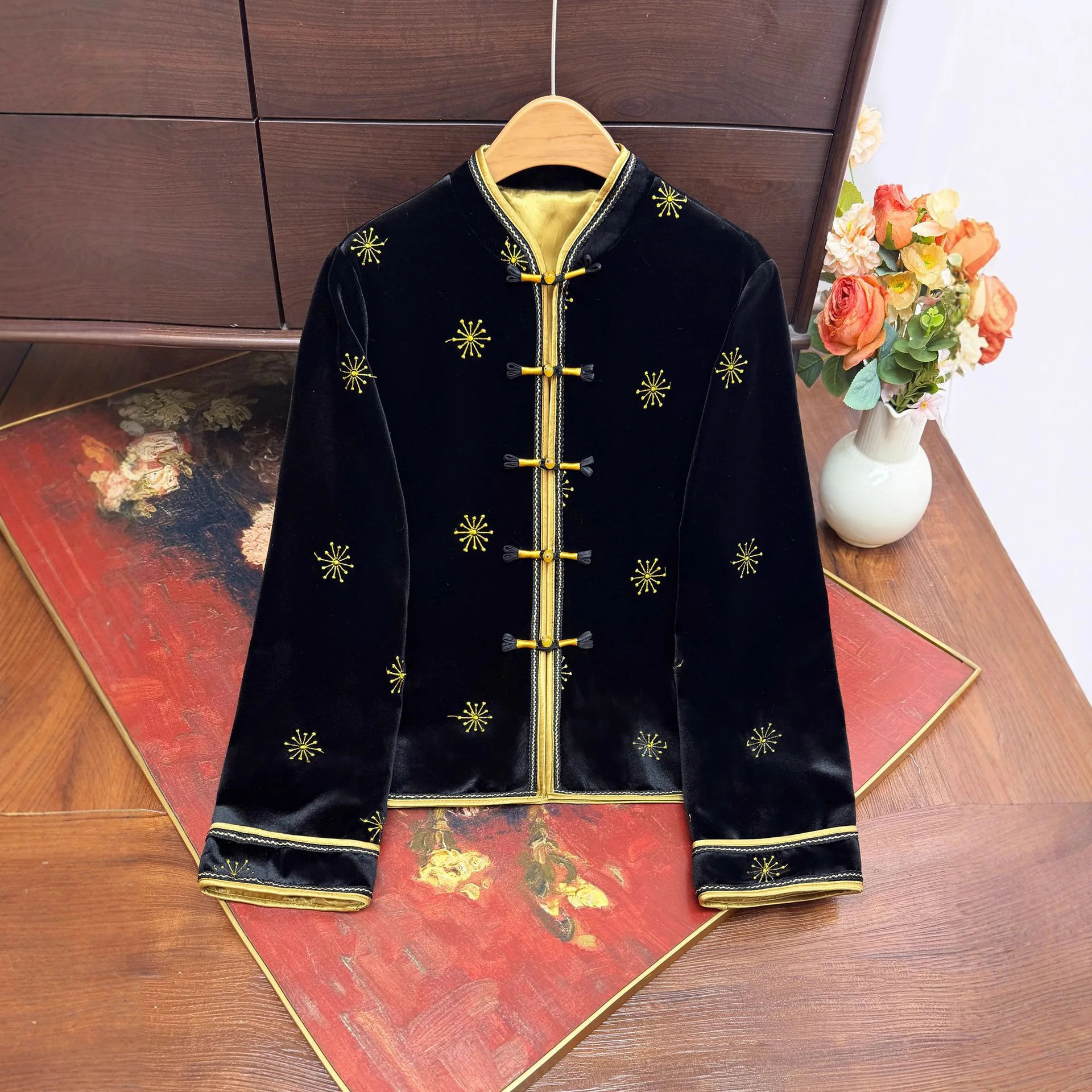

Новая бархатная куртка с вышивкой в китайском стиле, осень 202, новая рубашка на пуговицах с воротником-стойкой, высококачественный легкий роскошный кардиган