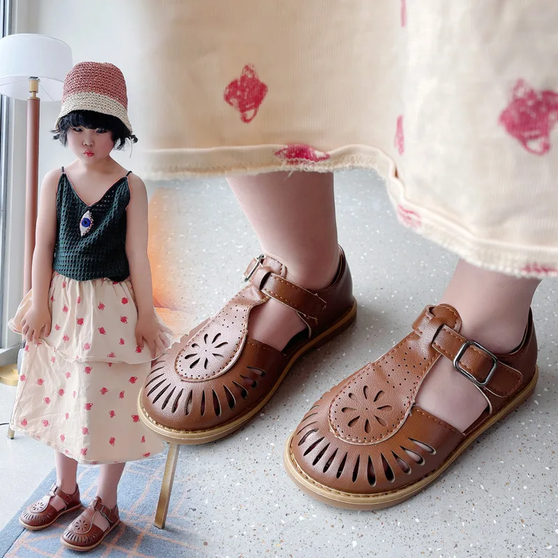 Girls' Sandals New Children's Hollow Out British Soft Soled Shoes Carved Velcro Fashion Princess Shoes Beach Shoes