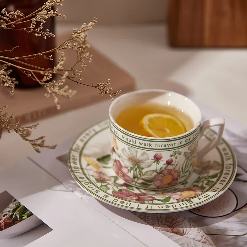 1 conjunto de copos de chá da tarde vintage francês de 240ml para uso doméstico, caneca de café de cerâmica floral de luxo e pires, caixa de