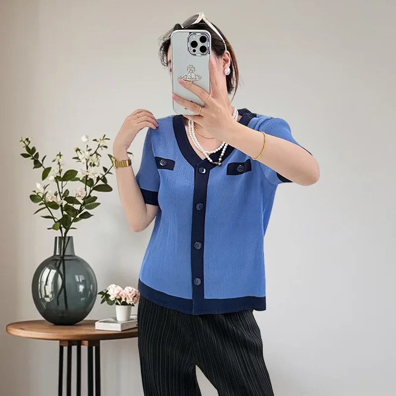 

Miyake Pleated Shirt 2025 Summer Design Short Sleeve T-shirt Temperament V-neck Short Clashing Color Temperament Versatile Top