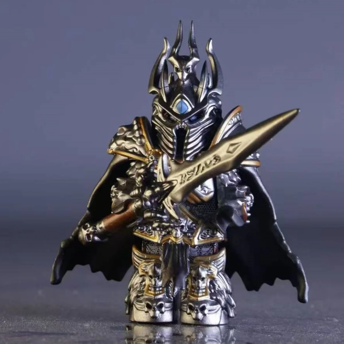 Mythic Lich King – Figura de tijolo inspirada – Conjunto de espada de caveira e armadura escura, ideal para entusiastas de edifícios de fantasia