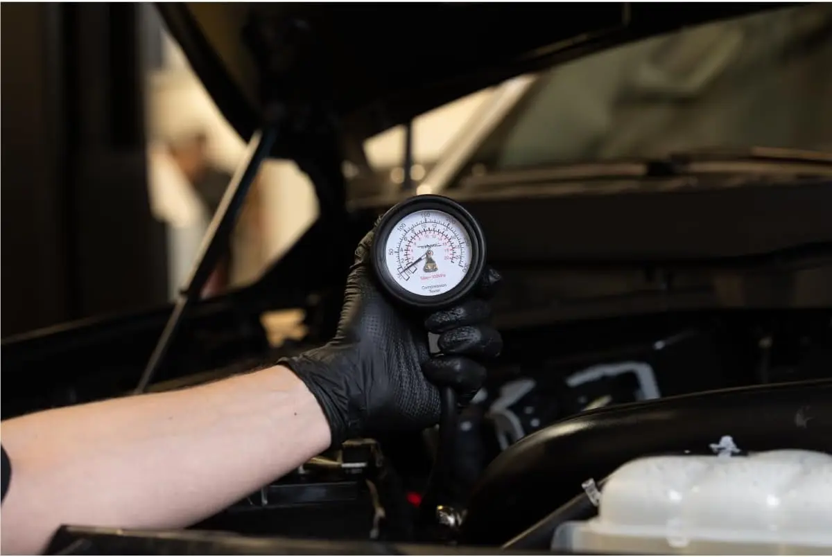 طقم اختبار ضغط المحرك MV5530، تحرير الضغط اليدوي، 2-3/4 بوصة. مقياس أنبوب بوردون، مقرنة قطع الاتصال السريع، عرض ساخن