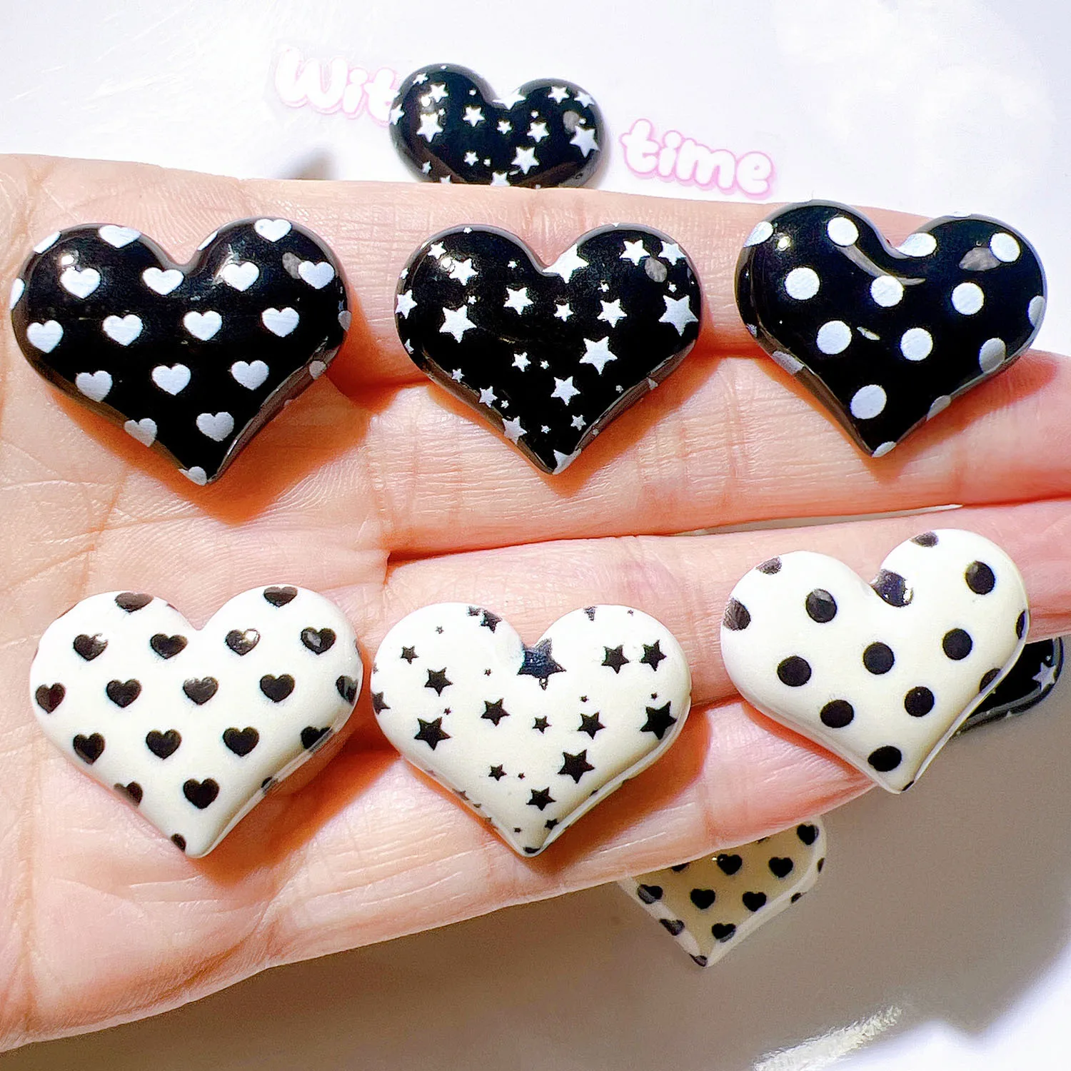 50PCS Black White Love/Heart Resin Accessories DIY Shoe Buckles Hats Straw Covers Brooches Patch Materials Handicraft