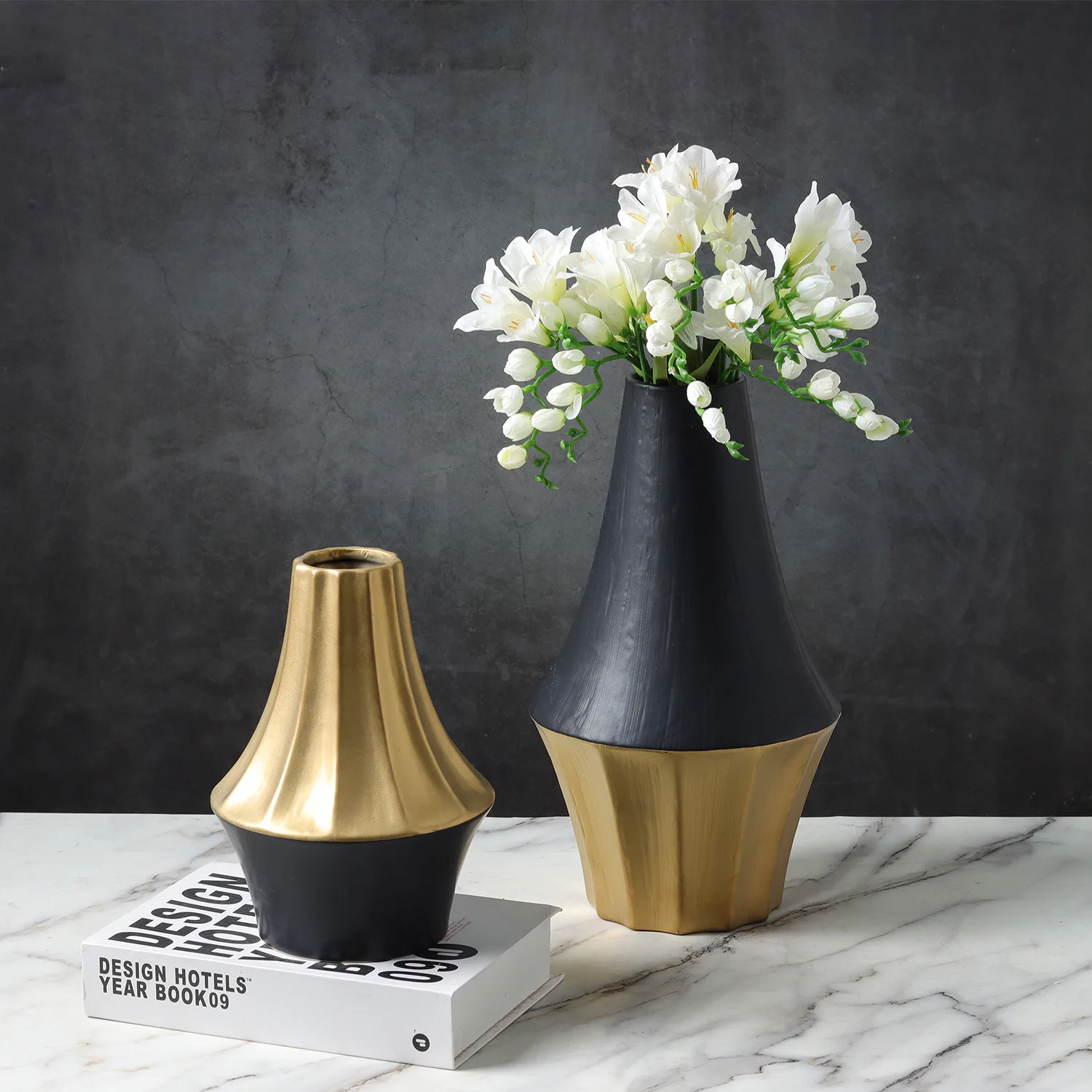 

Black gold color matching ceramic vase ornaments dining table coffee table TV cabinet wine cabinet bookcase