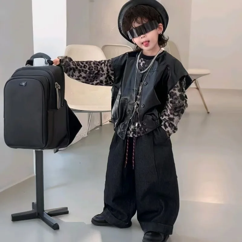

Autumn New Korean Children's Fashion Leather Tank Top Leopard Pattern Bottom Coat Jeans 3-Piece Set for Boys Cool Handsome Set