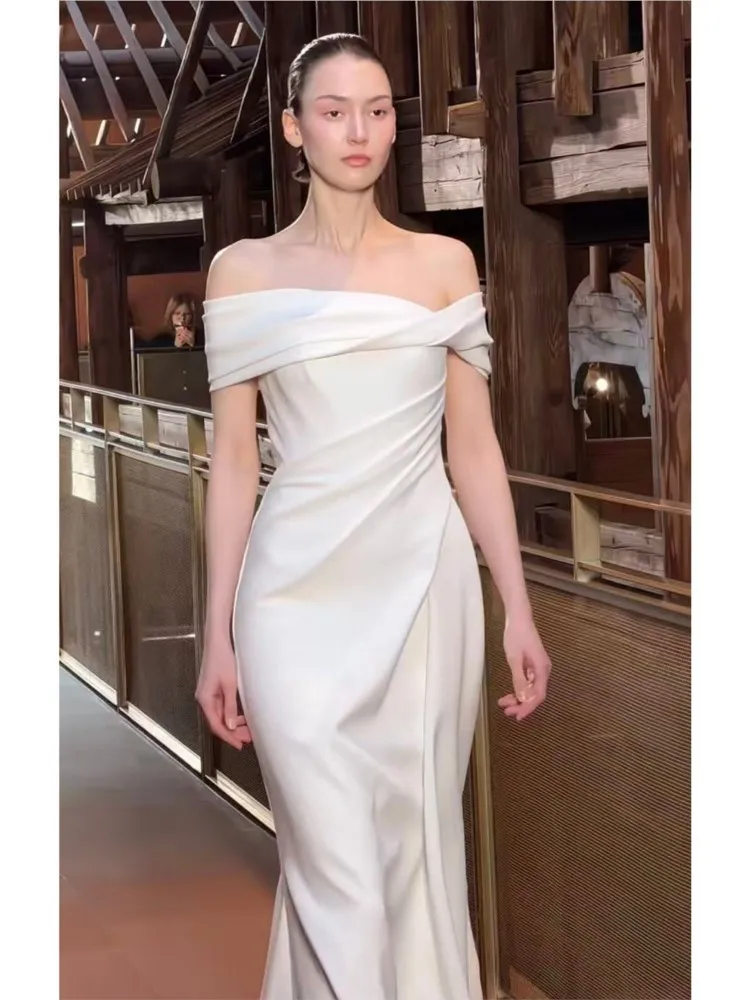 One-shoulder white light fish-tail textured tulle dress for going out
