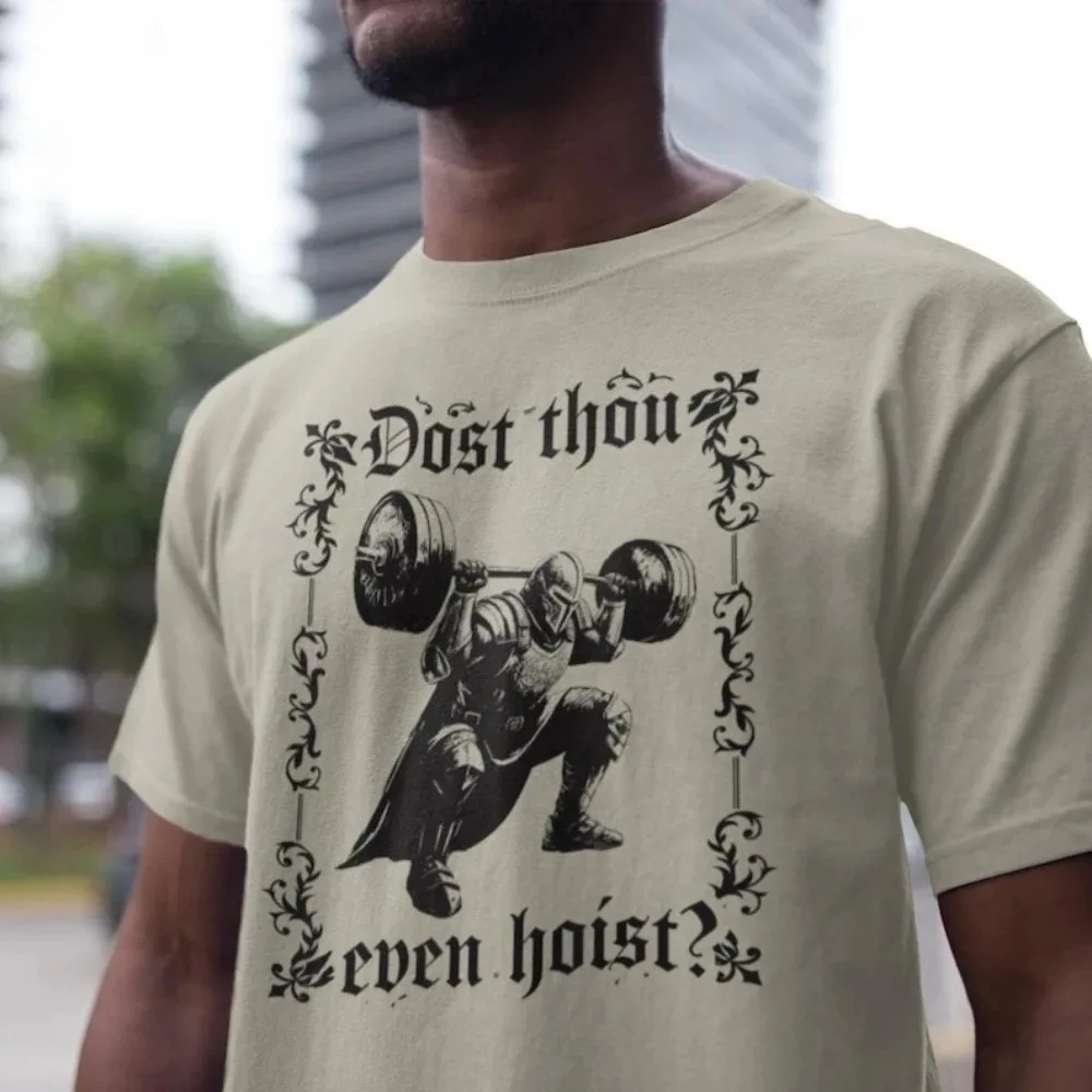 Dost Thou Even Hoist Mittelalterliches Fitnessstudio-T-Shirt, lustiges Fitnessstudio-Geschenk-Shirt, Fantasy-Ritter-T-Shirt, sarkastisches Gewichtheben-Shirt, Herren-T-Shirt