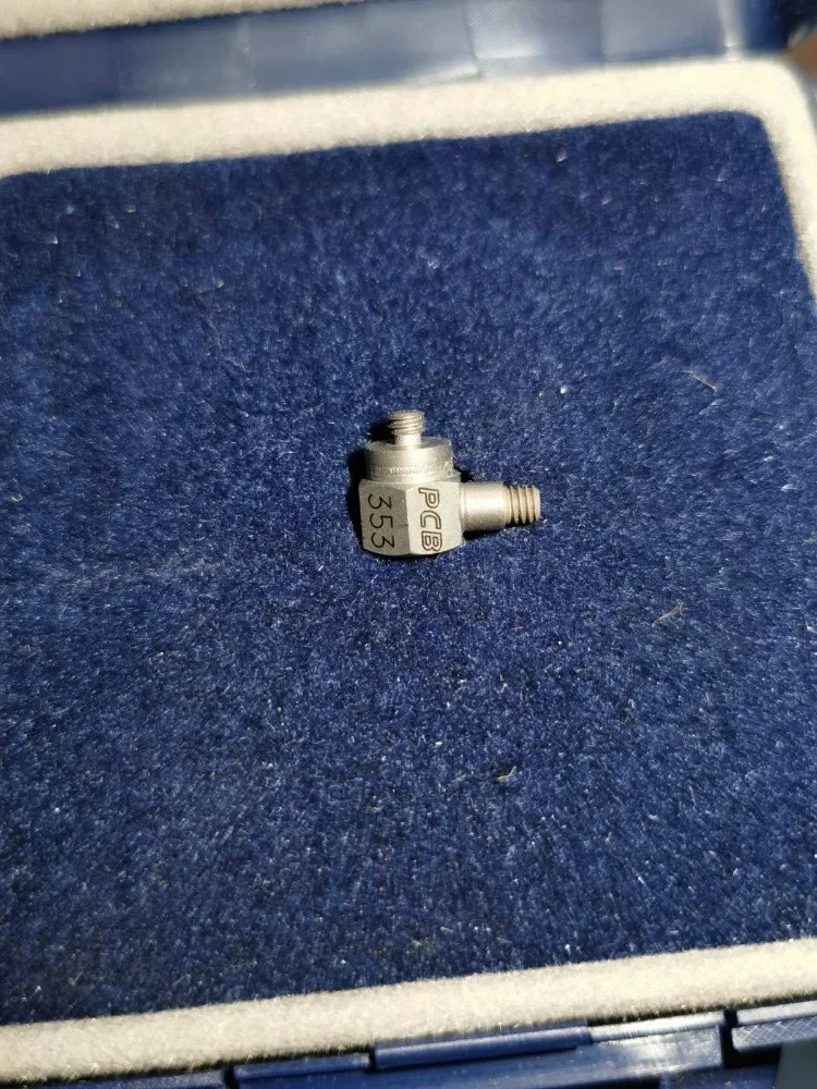PCB 353B15 US Piezoelectric Acceleration Sensor 002P10