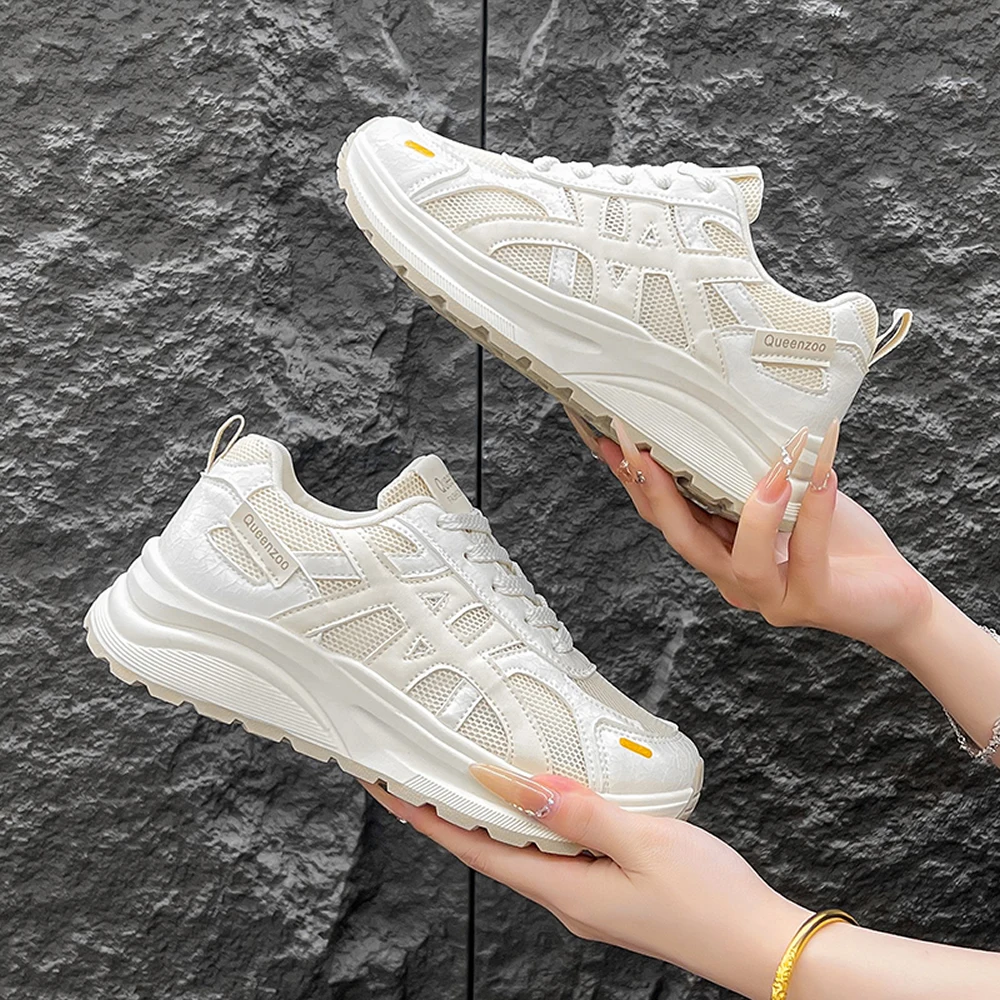 ربيع الخريف جلد ناعم شبكة أحذية رياضية نسائية عادية سميكة القاع المألوف خفيفة الوزن زيادة الارتفاع الأحذية