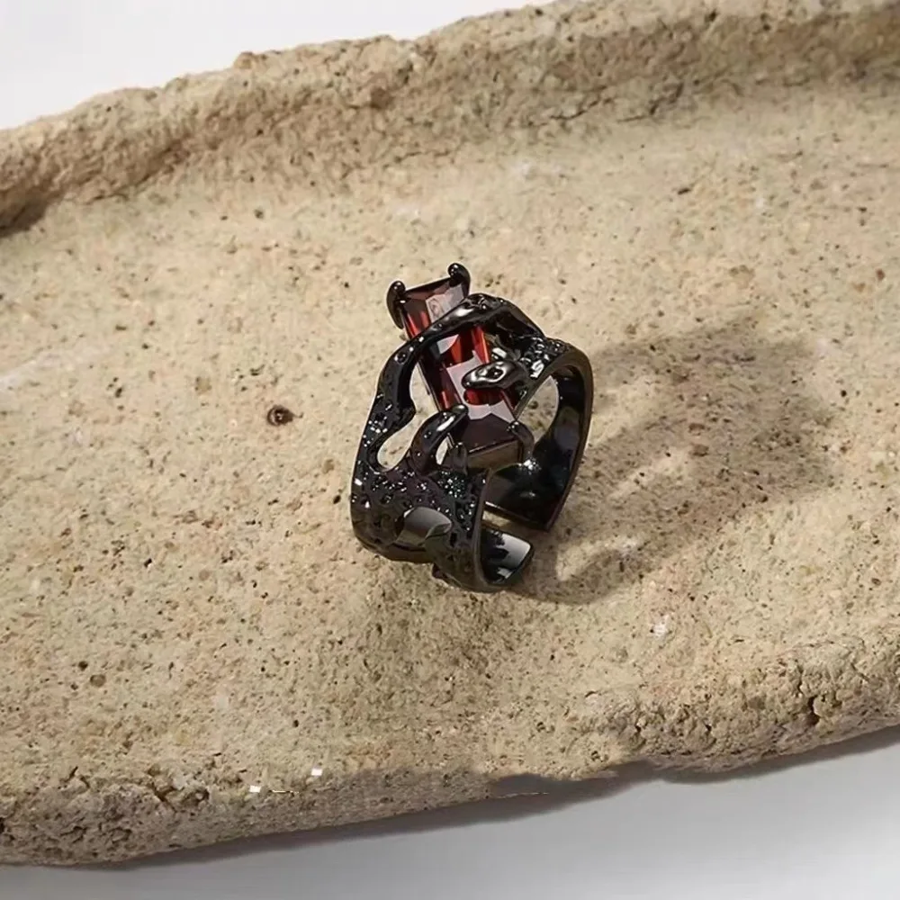 Portable Copper Retro Ruby Ring Electroplate Punk Hollow Out Ring Black Thorns Ring