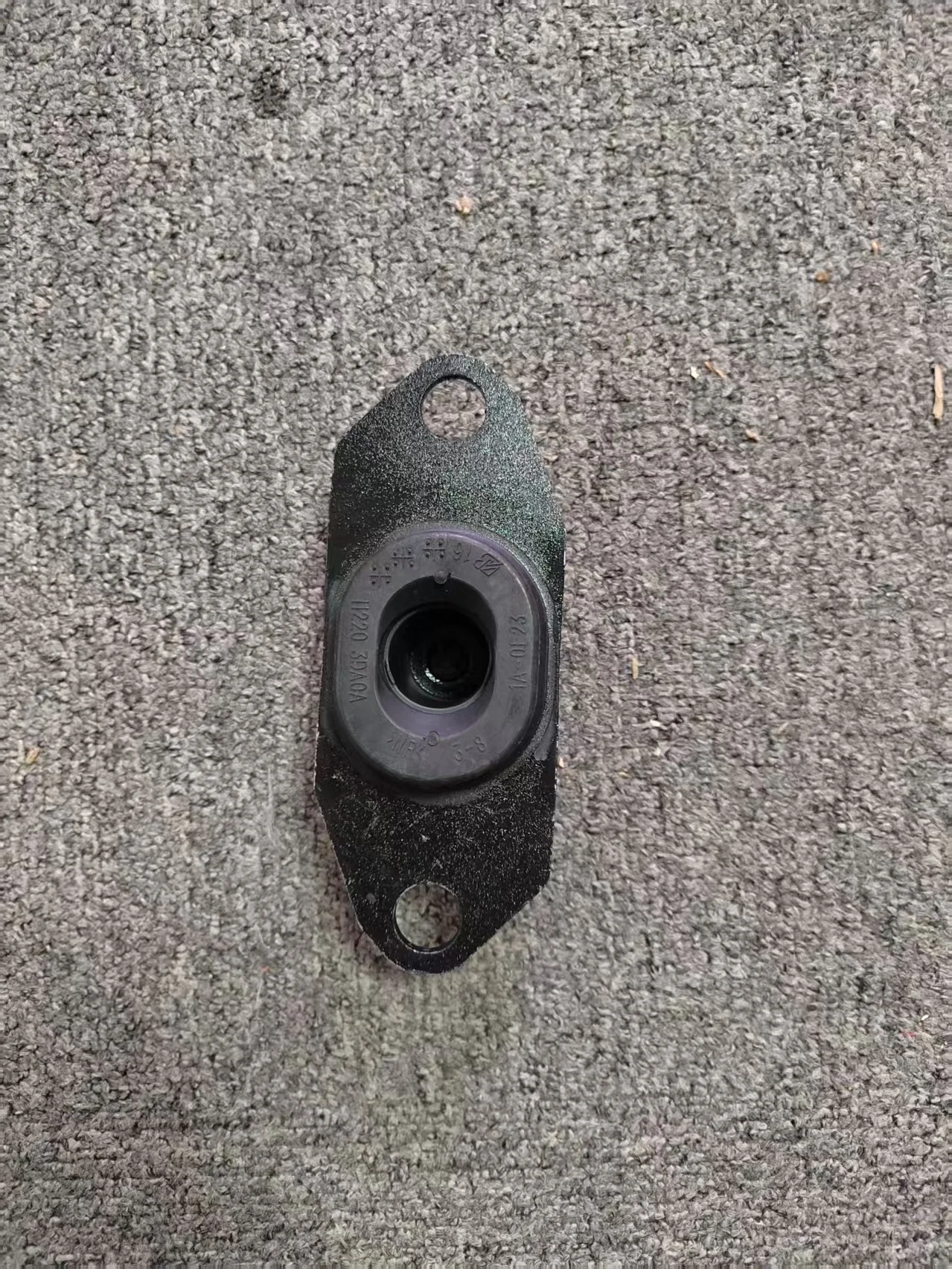 For Nissan Tiida Sylphy 11220-3DA0A Engine Mounting Left Hand Insulator Auto Part for 2008-2020 Models