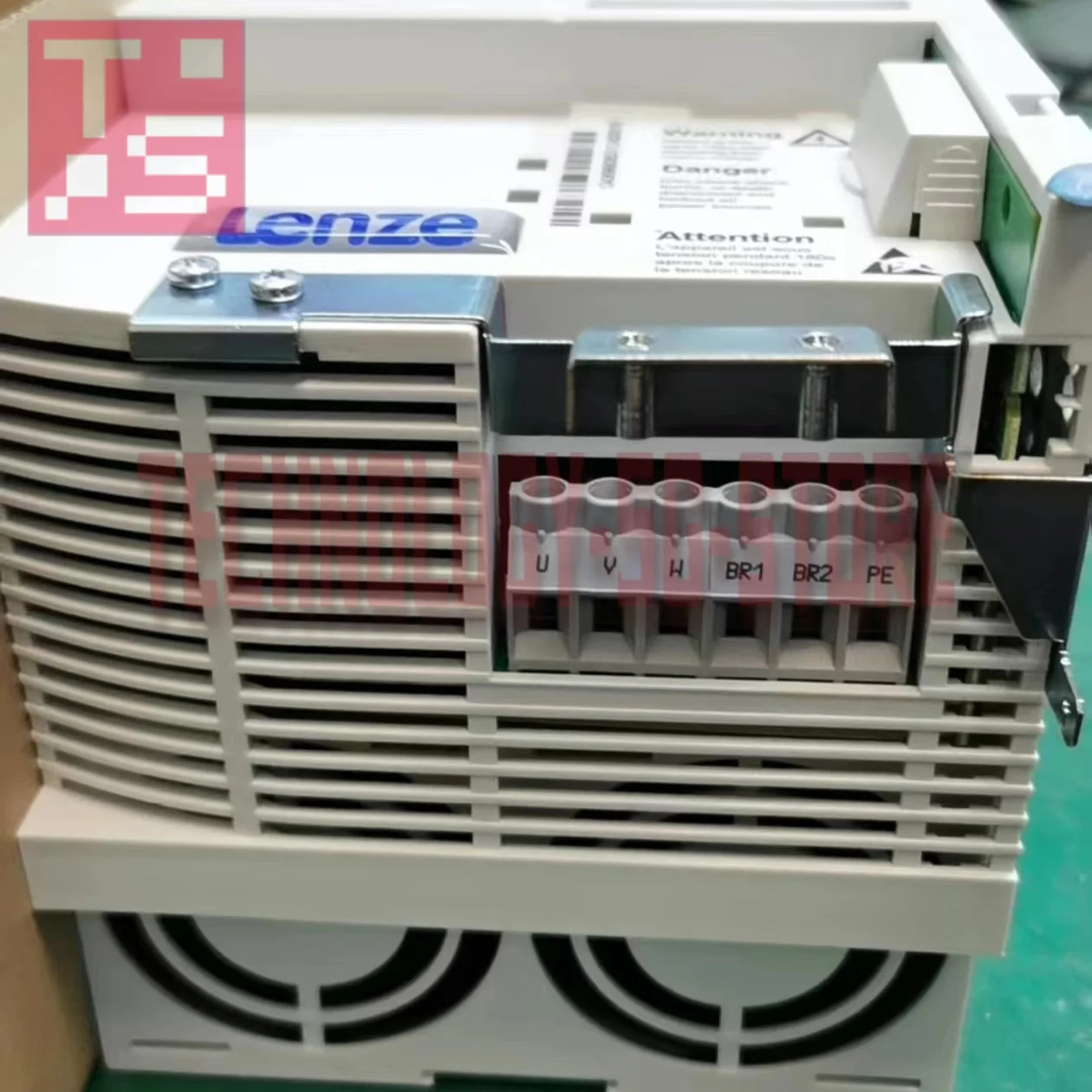 Преобразователь частоты E82EV113K4C200 совершенно новый