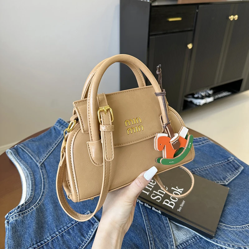 

Vintage Minimalist Diaper Bags For Women Simple Luxury Leather Shoulder Bag Elegant Designer Fashionable Tote