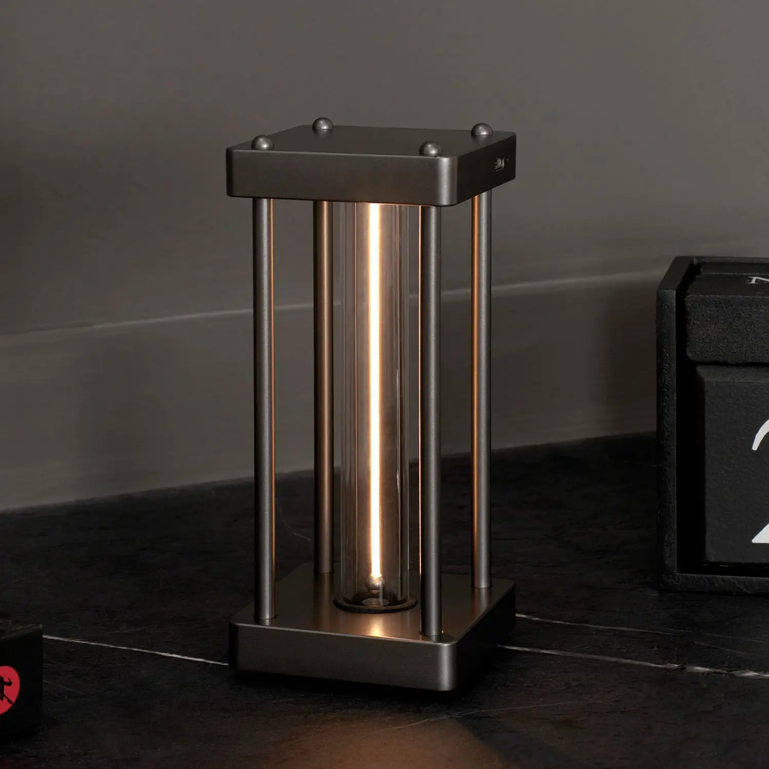 ควอนตัมไนท์ไลท์โคมไฟตั้งโต๊ะ USB โมเดิร์นบรรยากาศเย็นของขวัญสำหรับตกแต่งบ้าน,ห้องนอนห้องนั่งเล่นตกแต่งสำนักงานตกแต่งโต๊ะที่ไม่ซ้ำกัน