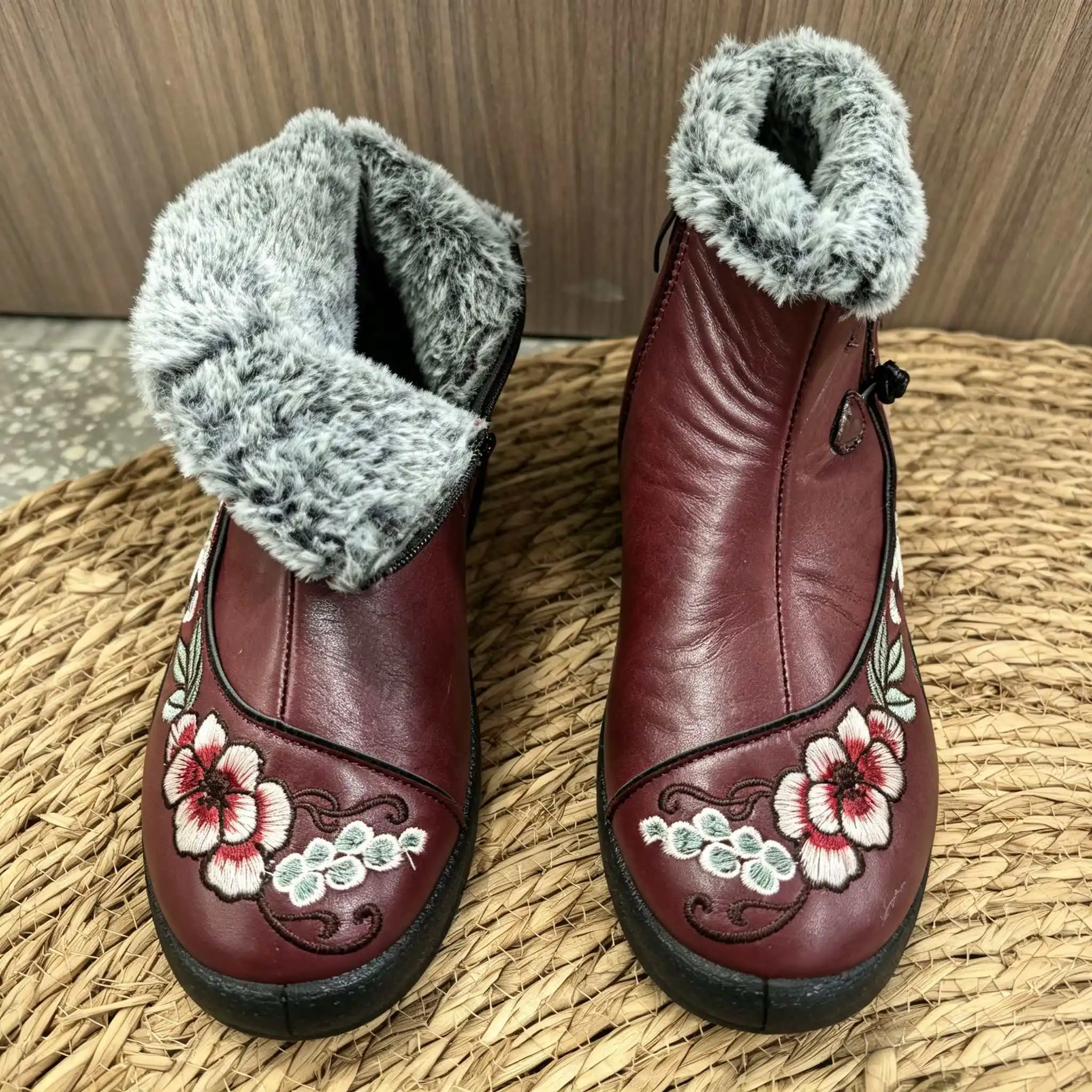 Winterstiefel für Damen mit ethnischer Blumenstickerei, Kunstleder mit gepolstertem Futter, warm und bequem, lässiger Stil, Schneestiefel. – Detail 6