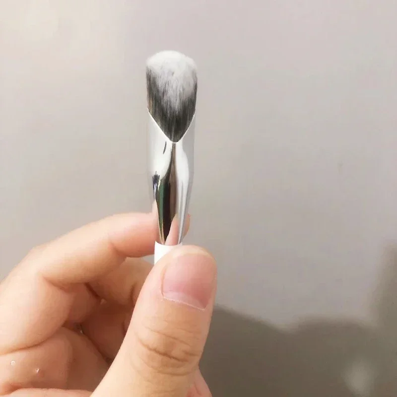 Concealer Brush Under Eye for Makeup Cream Corrector Blending Brush Liquid Makeup Nose Contour Foundation Brush Makeup Brush