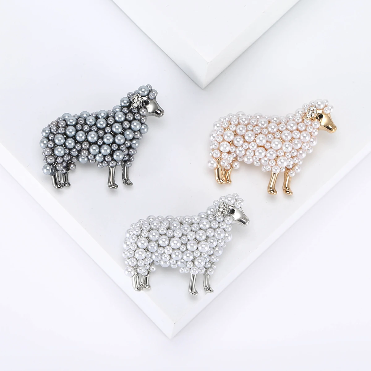 Popular Pearl Sheep Brooches for Women Unisex Rhinestone Animal Pins Event Funny Luxury Gifts New Year Friends Decoration