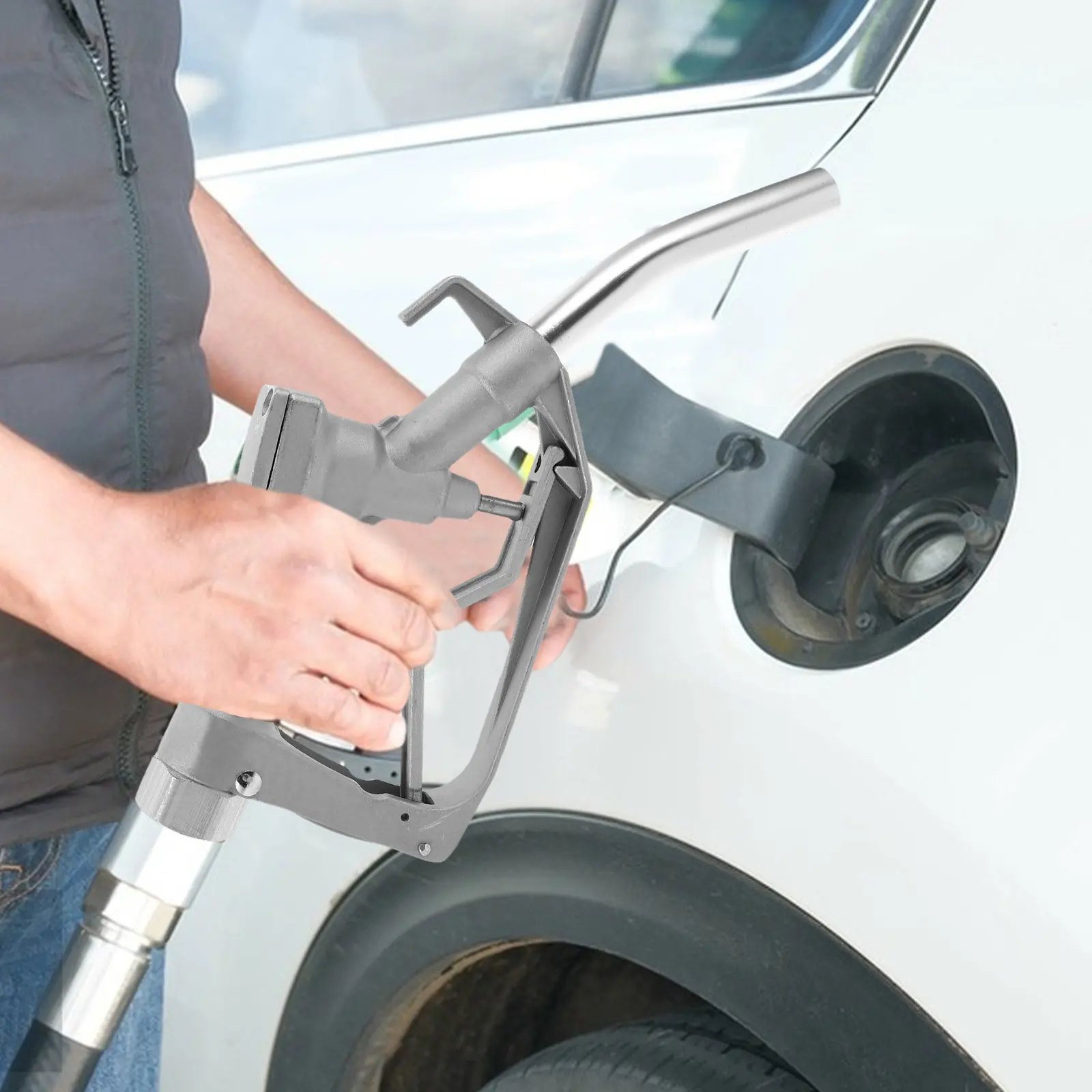 

Manual Fuel Nozzle Aluminum Alloy Self-Flow Oil Diesel Dispenser for Car Refueling Workshop Garage Outdoor Use Handheld