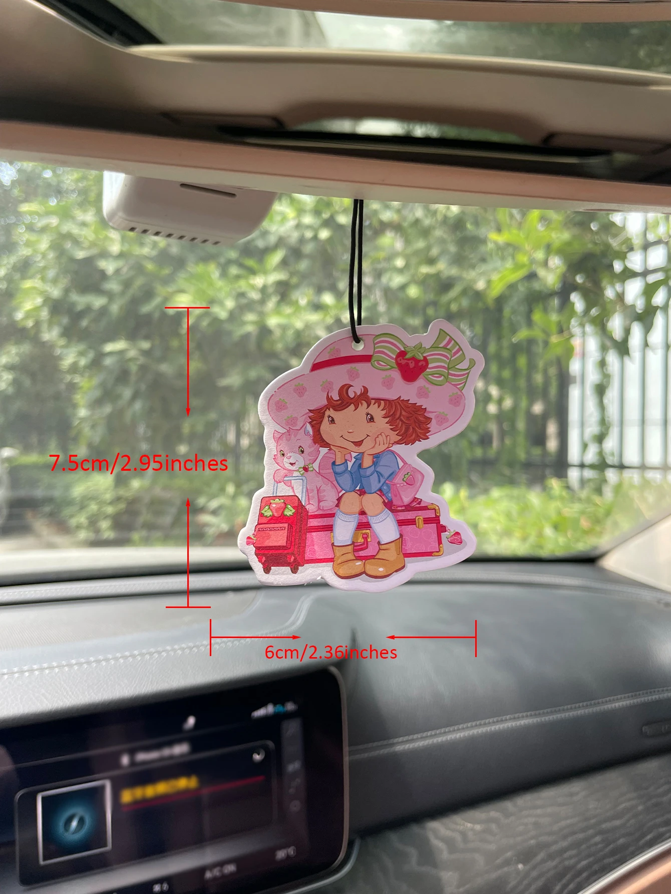 Strawberry Girl on the Road: Car Fragrance Tablets, Wardrobe Air Freshener, Perfume, Rearview Mirror Decoration, Car Interior Pendant, Natural Scent
