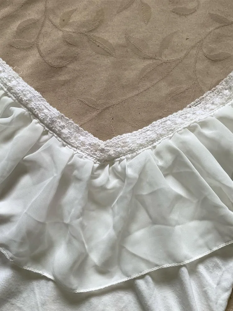 

Уникальная красивая белая футболка с v-образным вырезом Pure Desire Sle, корейская версия, приталенный хлопок, дизайн на пуговицах irt ort Sve