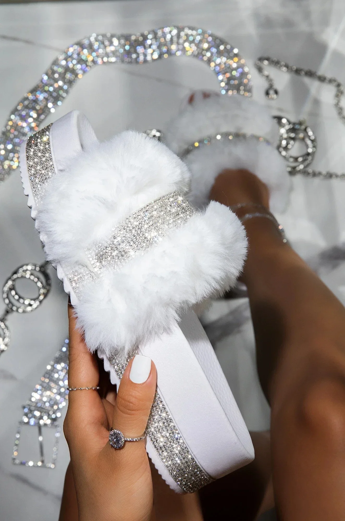 Frauen Pelz Strass Hausschuhe Plattform Keile ohne Ferse flauschige pelzige Rutschen flache Flip Flops Schuhe Damen glänzend bling
