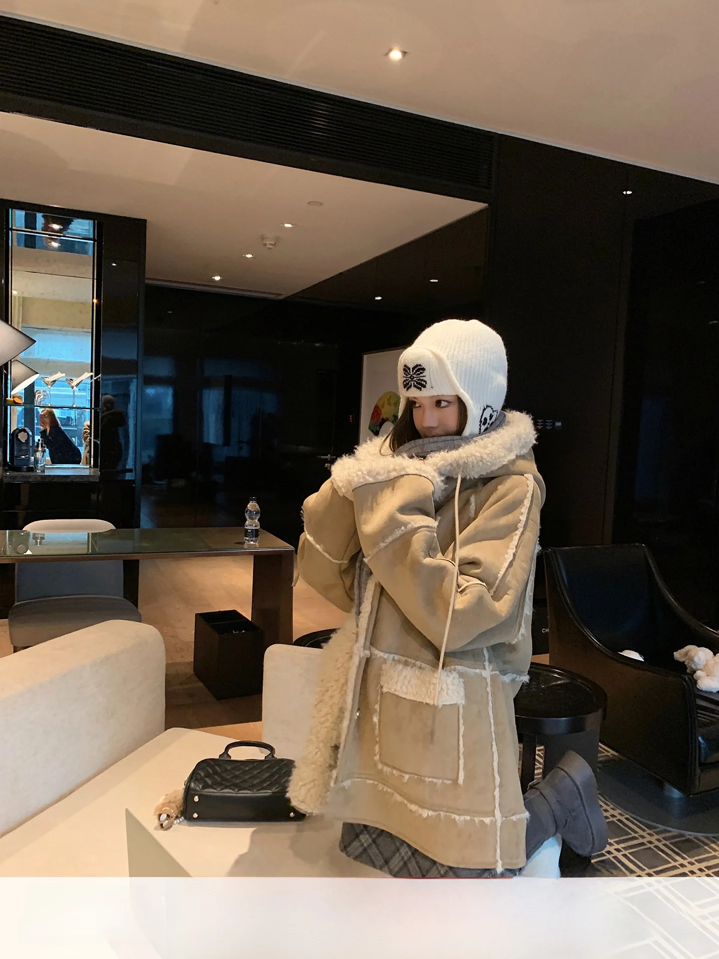 Anneop Ciato Wildlederjacke mit Fellbesatz, lässige Kapuzenjacke für Damen, Herbst-Winter, schlank geschnitten, locker sitzender Damenmantel