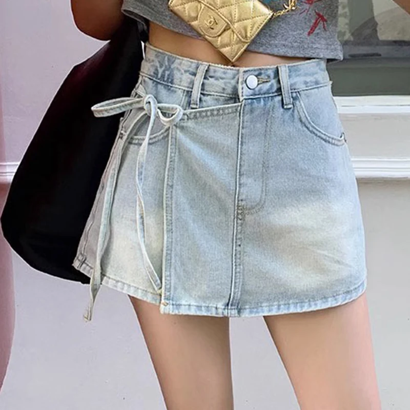 Retro Light Denim Shorts for Women 2024 New Summer High Waist Slim Strap Design Jeans Casual Washed Blue Jeans Women's Clothing