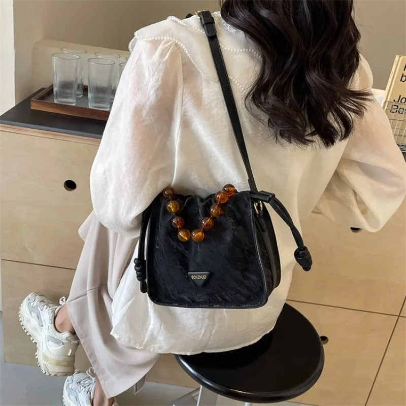 

The 2025 new women's shoulder bag is comfortable with a European-style handbag, high-end for business travel, work and commuting