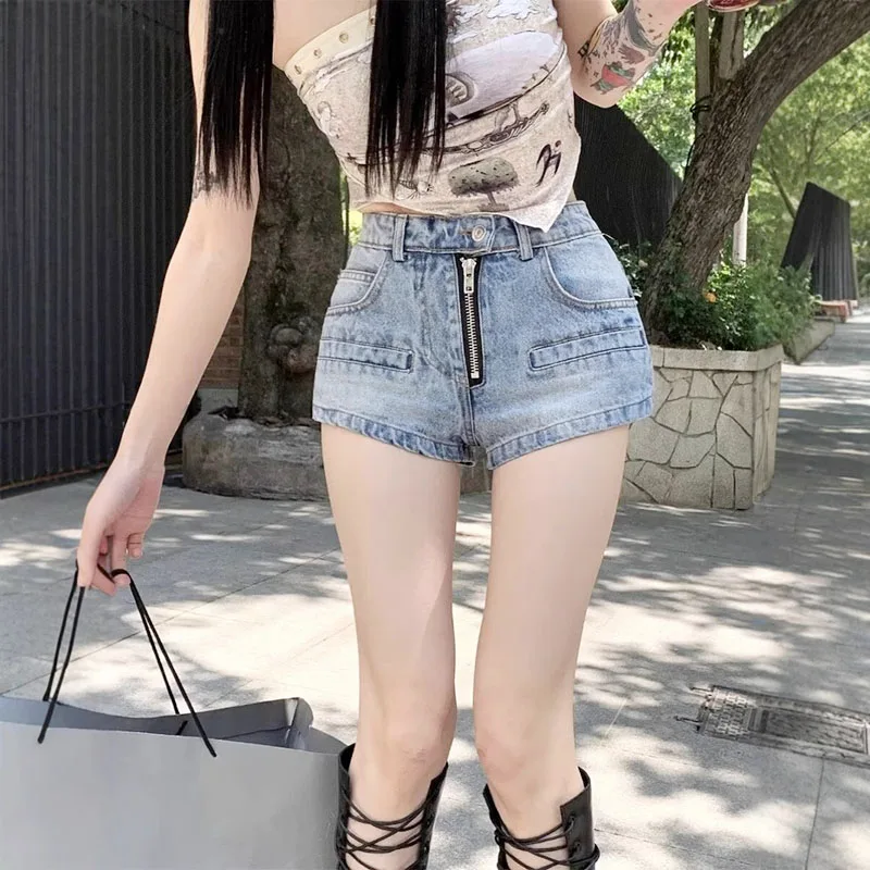 Sexy and Spicy Girl's Low Waisted Denim Shorts for Women's Summer 2025 New Item Niche Design Hip Hugging Hot Pants