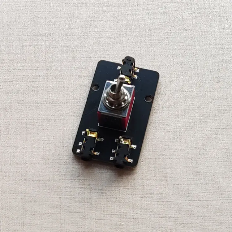 Audio switcher, two in and one out 3.5mm sound source transfer switch, one point and two splitter, sound lossless fast cutting