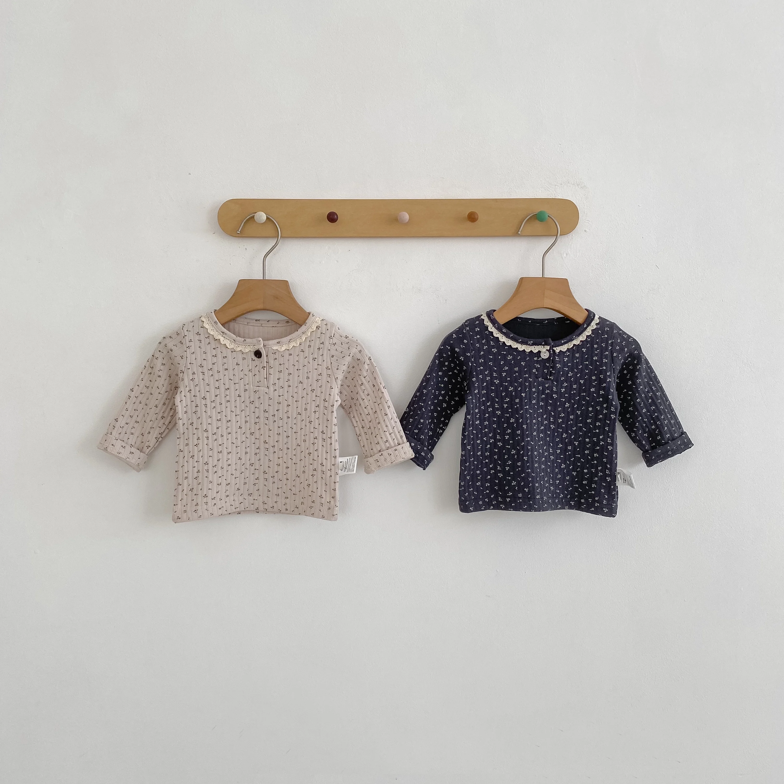 

Новая одежда для малышей и детей 0-7 лет. Женский детский кружевной топ с круглым вырезом и длинными рукавами. Повседневная универсальная футболка с принтом.