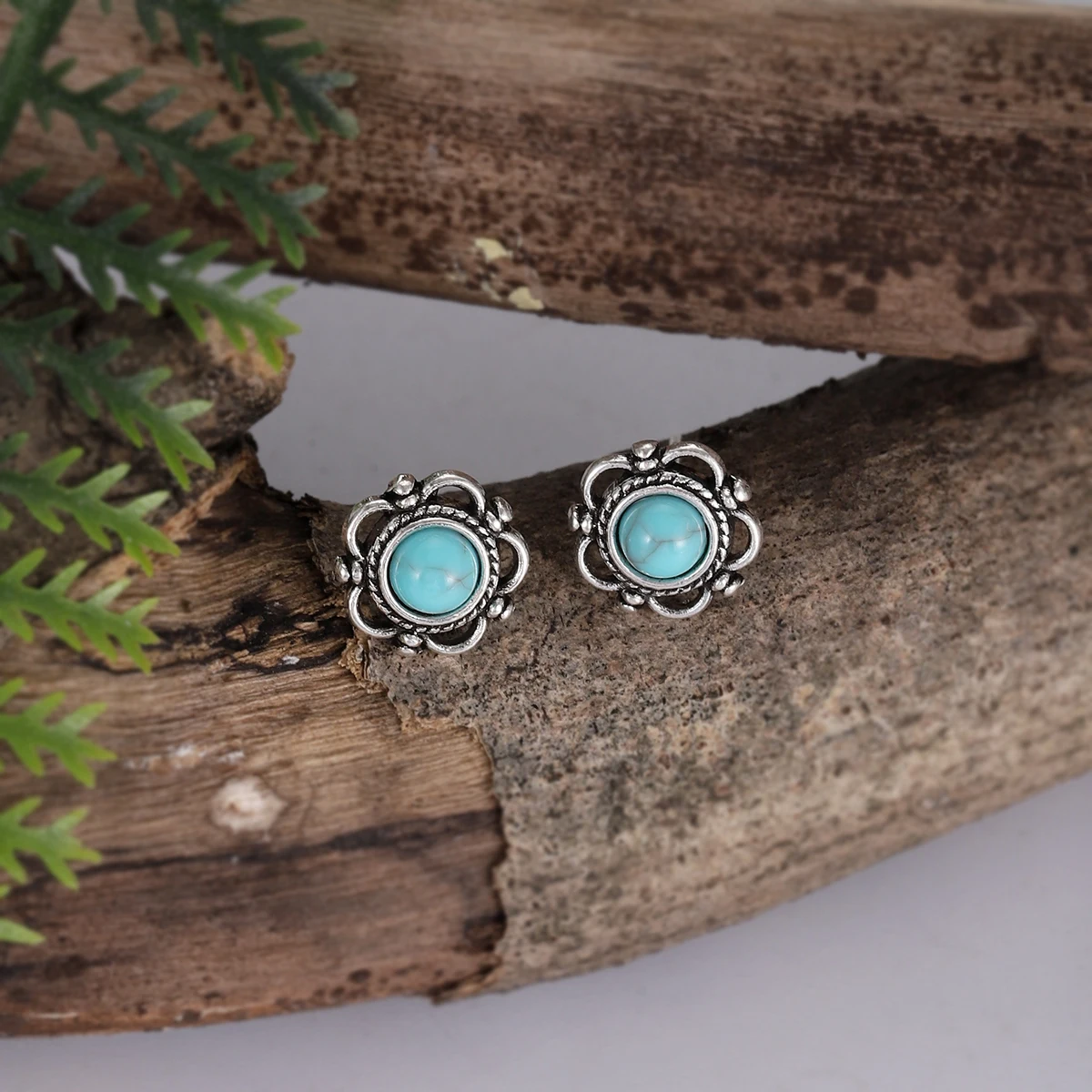 Boho New Turquoise Inlaid Mini Earring for Women Charm Silver Metal Arrow Triangle Geometric Earrings Piercing Stud Jewelry