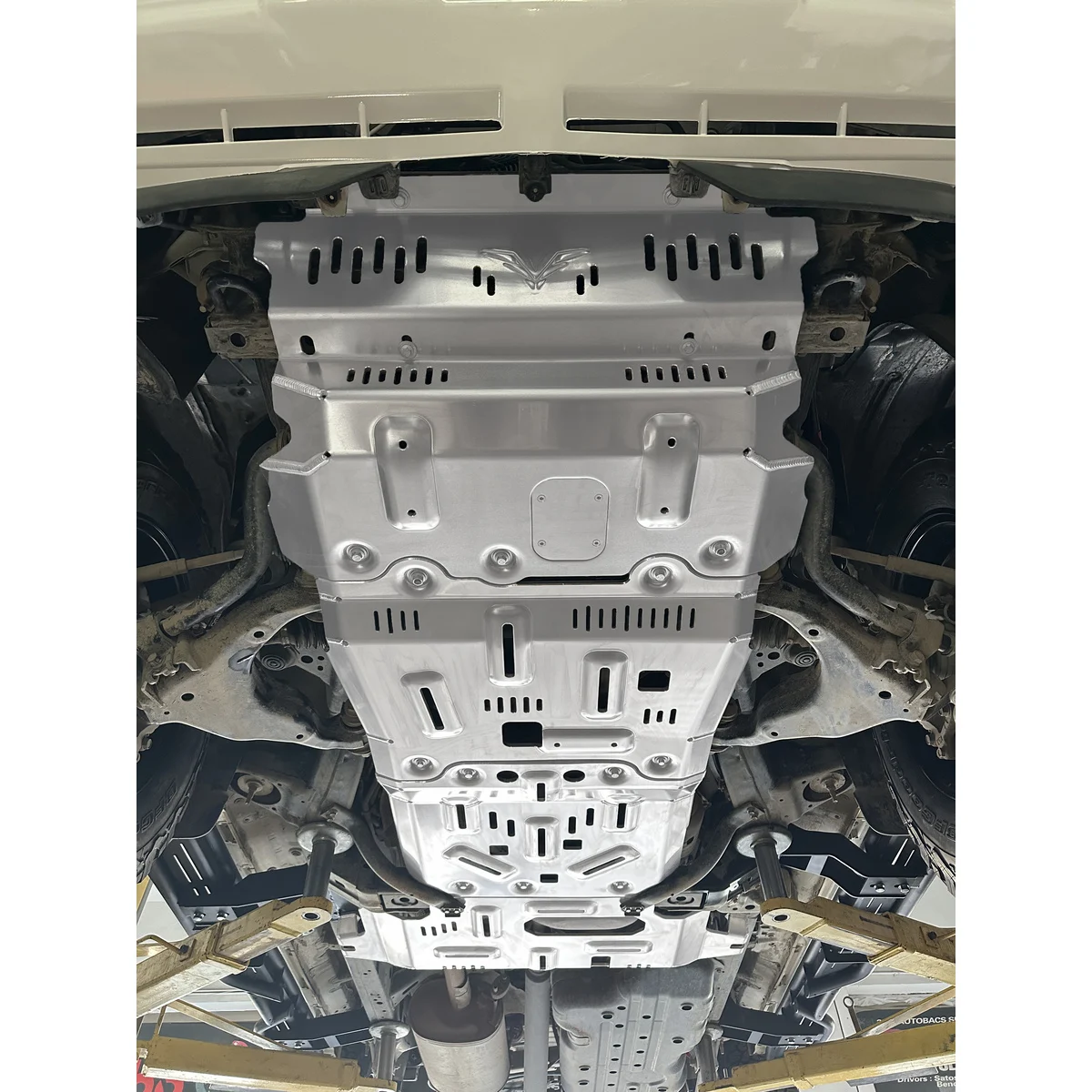 

Top Quality ForToyota 4 Runner Bottom Guard Kit