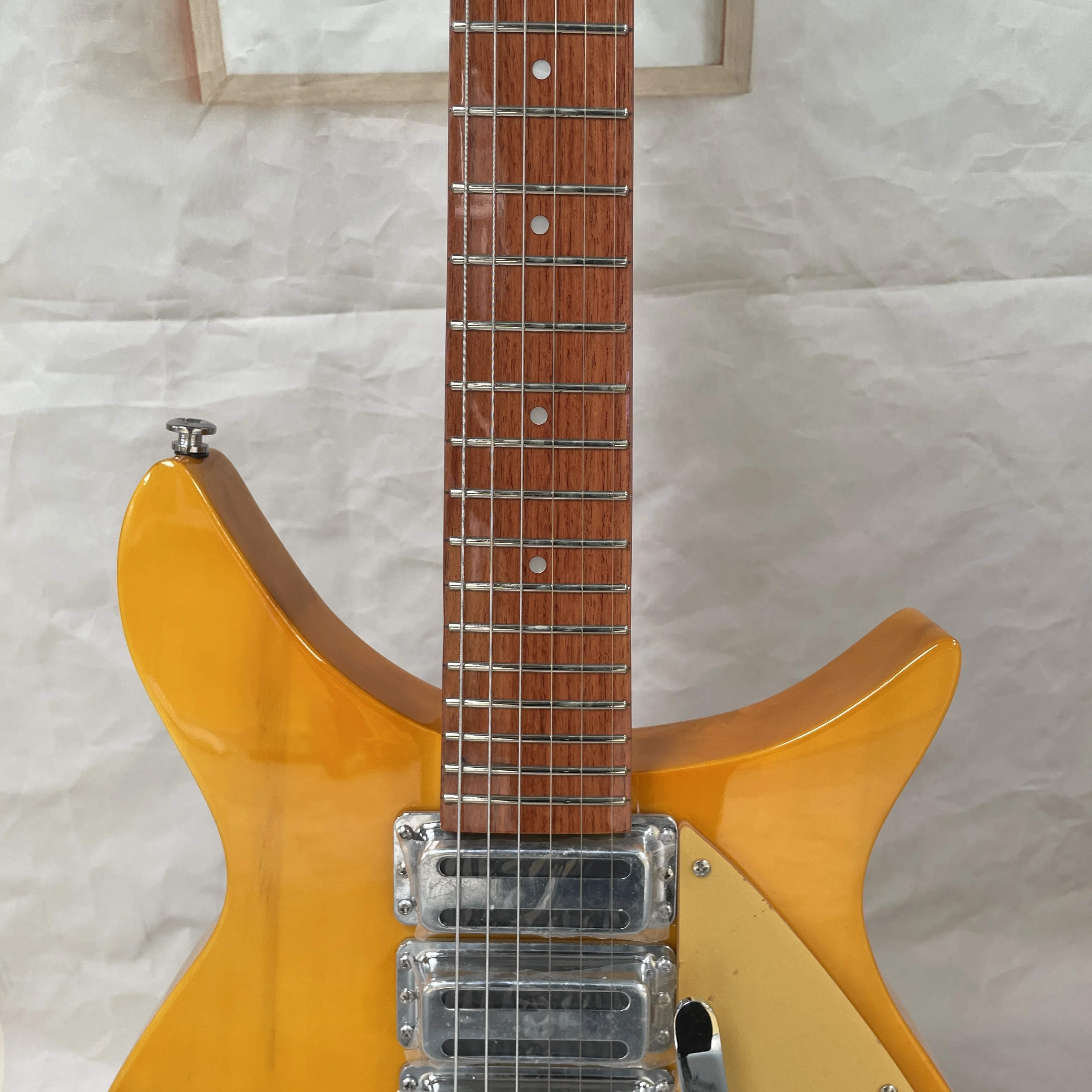 Transparent Yellow 6-String Electric Guitar, Whammy Bar Vibrato System and Four-Knob Volume Control Guitars, Retro Rock Guitarra