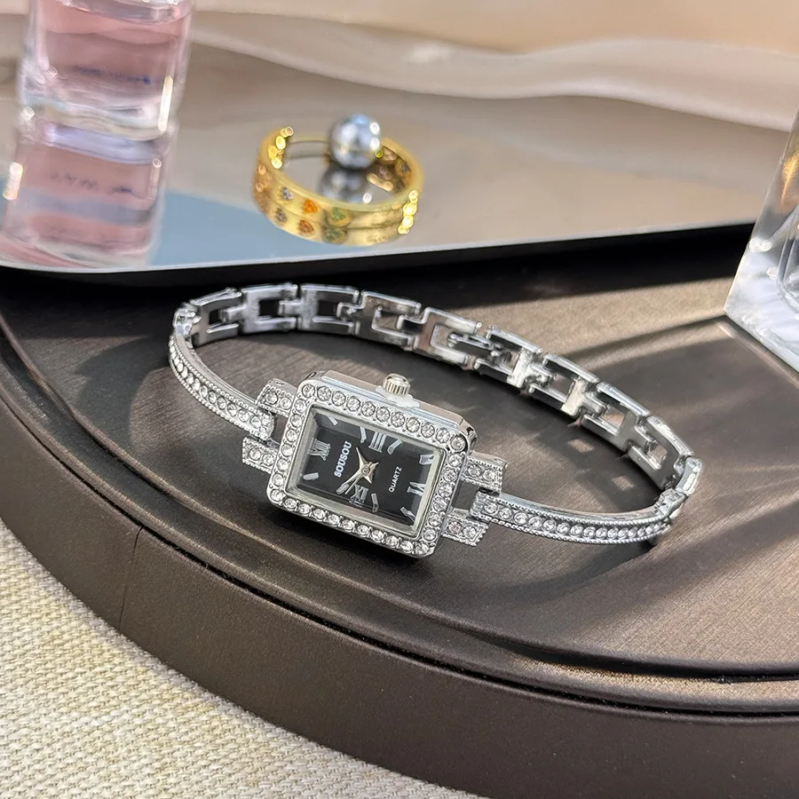 Luxury Square Full Diamon Digital Bracelet Watches for Women Exquisite Gold Bracelet Ladies Dress Clock Gifts Relogio Feminino