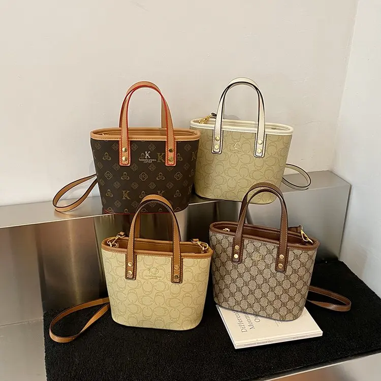 

2025 autumn new zipper small square bag light luxury fashion summer average size khaki with brown PU card