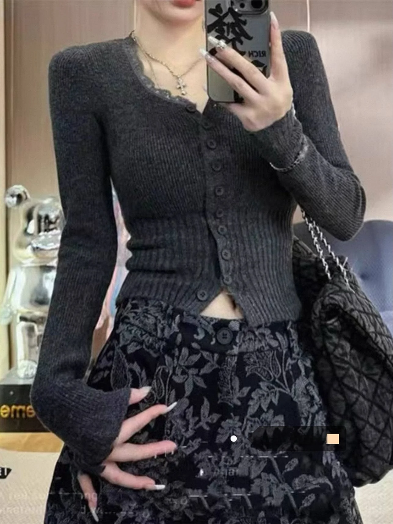 

ey V-Ne Lace Base irt Women's Spring 2026 New Knitted Top ort Design Sensation Inner Wear Bot irt